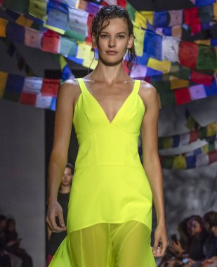 New York, Ny - 09 Eylül 2018: Amanda Murphy New York moda haftası sırasında Prabal Gurung bahar yaz 2019 defile pist yürür