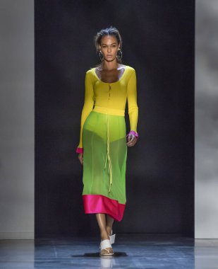 New York, Ny - 09 Eylül 2018: Joan Smalls New York moda haftası sırasında Prabal Gurung bahar yaz 2019 defile pist yürür