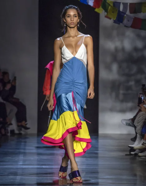 New York September 2018 Winnie Harlow Walks Runway Prabal Gurung — Stock Photo, Image