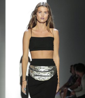 New York, Ny - 06 Eylül 2018: pist Jeremy Scott ilkbahar yaz 2019 moda için prova sırasında göstermek New York moda haftası sırasında Luna Bijl yürür