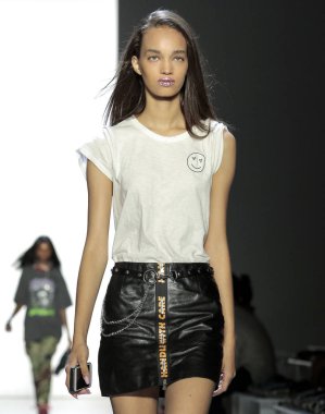 New York, Ny - 06 Eylül 2018: Ellen Rosa Jeremy Scott ilkbahar yaz 2019 moda gösterisi sırasında New York moda haftası için prova sırasında pist yürür