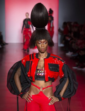 New York, Ny - 11 Eylül 2018: pist Namilia bahar yaz 2019 moda New York moda haftası sırasında göstermek Junglepussy yürür