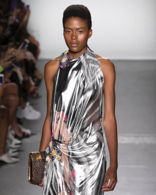 New York, Ny - 08 Eylül 2018: pist Custo Barcelona bahar yaz 2019 moda New York moda haftası sırasında göstermek Rufane Tomas yürür