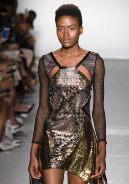 New York, Ny - 08 Eylül 2018: pist Custo Barcelona bahar yaz 2019 moda New York moda haftası sırasında göstermek Rufane Tomas yürür