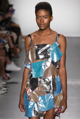 New York, Ny - 08 Eylül 2018: pist Custo Barcelona bahar yaz 2019 moda New York moda haftası sırasında göstermek Rufane Tomas yürür