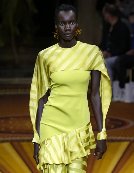 New York September 2018 Tricia Akello Walks Runway Christian Siriano — Stock Photo, Image