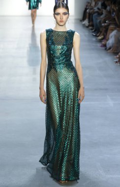 New York, Ny - 06 Eylül 2018: Jay Jankowska New York moda haftası sırasında Tadashi Shoji bahar yaz 2019 defile pist yürür