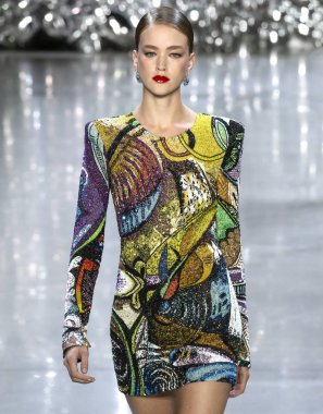 New York, Ny - 11 Eylül 2018: Lindsay Whidby New York moda haftası sırasında Naeem Khan bahar yaz 2019 defile pist yürür