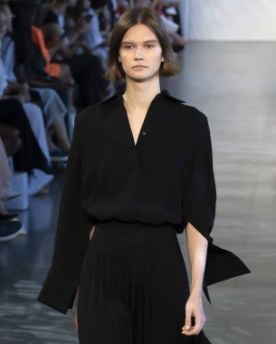 New York, Ny - 06 Eylül 2018: Daniela Kocianova Noor bahar yaz 2019 defile New York moda haftası sırasında tarafından öğle saatlerinde pist yürür