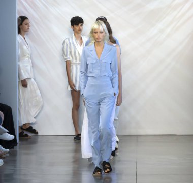 New York, Ny - 06 Eylül 2018: Noor bahar yaz 2019 moda öğlene pist göster New York moda haftası sırasında Marjan Jonkman yürür
