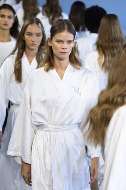 New York, Ny - 06 Eylül 2018: Irina Kravchenko altında pist öğlen için prova sırasında Noor bahar yaz 2019 defile New York moda haftası sırasında tarafından yürür