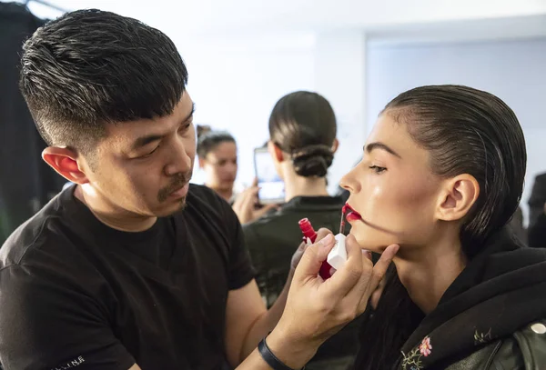 New York Settembre 2018 Una Modella Prepara Backstage Sfilata Moda — Foto Stock