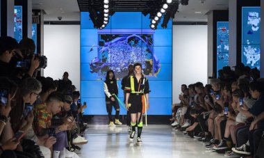 New York, Ny - 09 Temmuz 2018: Modelleri yürüyüş sırasında New York moda hafta erkekler bahar 2019 ev sahibi Fuarı'nda pist