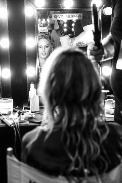 Miami Beach July 2018 Model Prepares Backstage Monica Hansen Collection — Stock Photo, Image