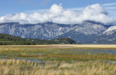 Kluane Gölü Yukon Teritory, Kanada'da bir görünümünü