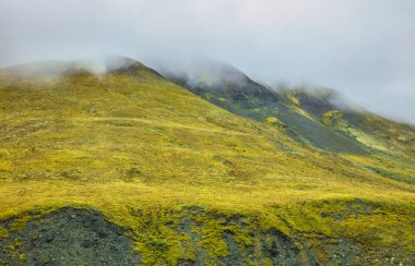 Dalton Highway Alaska, ABD bir görünüm Atigun Pass Brooks aralığı. Burada Dalton Highway Continental bölmek haçlar.