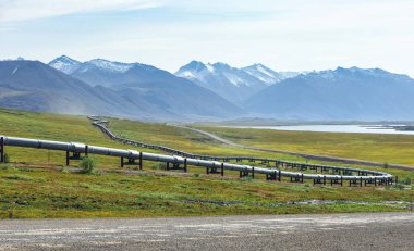 Brooks aralığı ve Trans-Alaska boru hattı Dalton Highway Alaska, ABD den bir görünüm