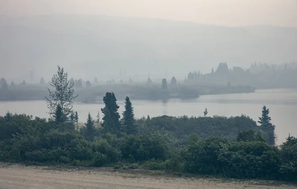 Μια Άποψη Της Λίμνης Maeva Στην British Columbia Καναδάς Φως — Φωτογραφία Αρχείου