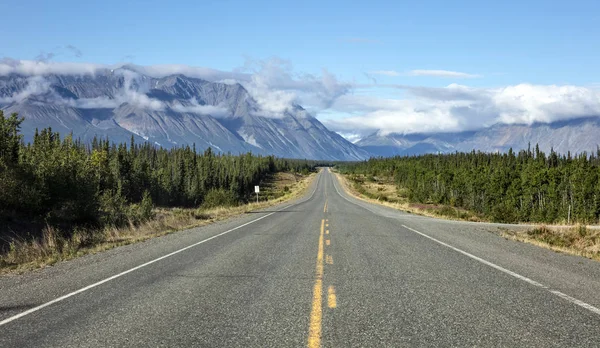 Widok Autostrady Alaska Kanadzie Między Whitehorse Skrzyżowania Haines — Zdjęcie stockowe