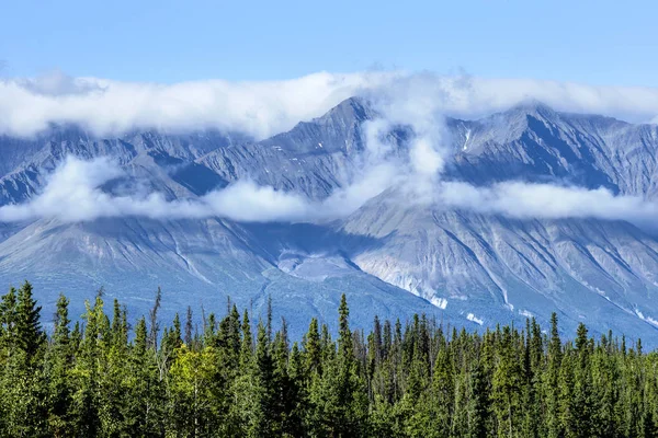 Вид Гору Трудного Времени Каньона Аляскинском Шоссе Канаде Между Уайтхорсом — стоковое фото