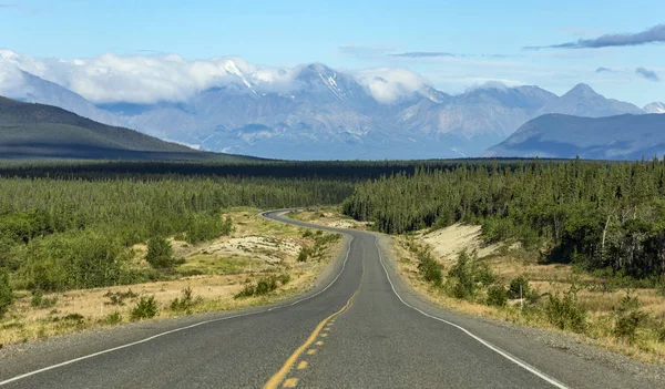Uma Vista Rodovia Alasca Canadá Entre Whitehorse Haines Junction — Fotografia de Stock