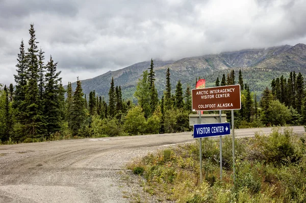 View Arctic Interagency Visitor Center Sign Coldfoot Dalton Highway Alaska — Stock Photo, Image