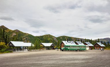 Denali Milli Parkı ve korunağı, Ak - 21 Ağustos 2018: Denali Milli Parkı ve korumak Alaska Park yolu üzerinde bir görünüm Teklanika mola