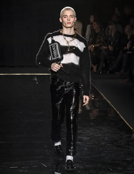 New York Décembre 2018 Joao Knorr Marche Sur Piste Versace — Photo