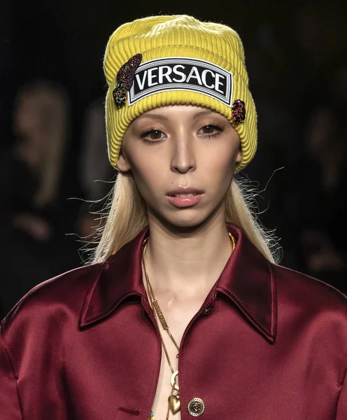 New York Aralık 2018 Issa Lish Versace Öncesi Sonbahar 2019 — Stok fotoğraf