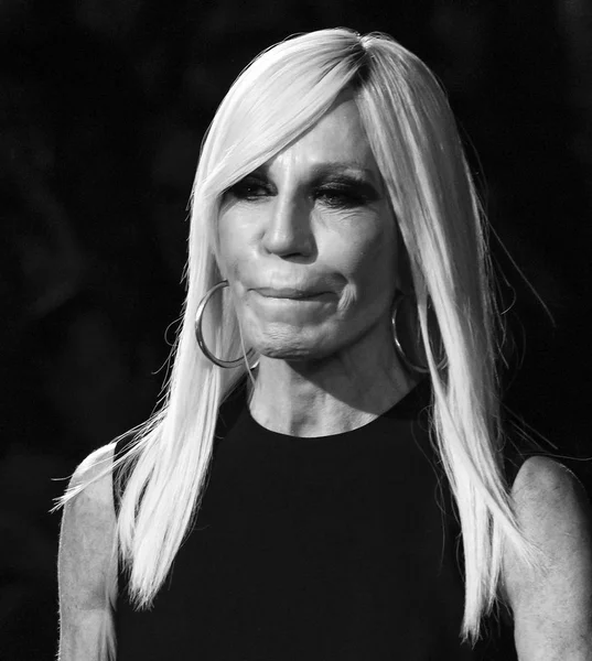 Nova Iorque Dezembro 2018 Donatella Versace Caminha Pela Pista Salão — Fotografia de Stock