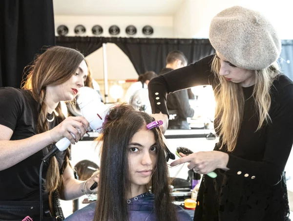 New York Février 2019 Mannequin Prépare Les Coulisses Défilé Cushnie — Photo