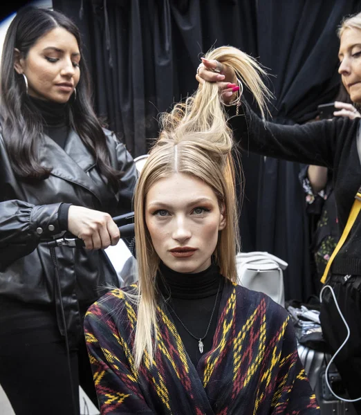 Nowy Jork Lutego 2019 Model Kulisami Przygotowuje Się Pokazu Mody — Zdjęcie stockowe