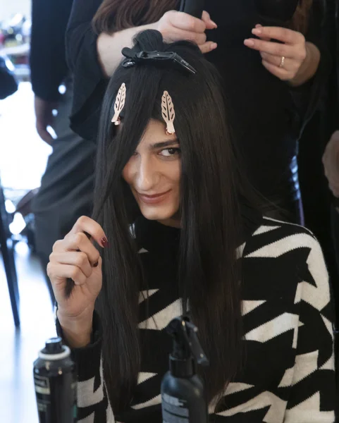 Nova York Fevereiro 2019 Modelo Prepara Nos Bastidores Para Desfile — Fotografia de Stock