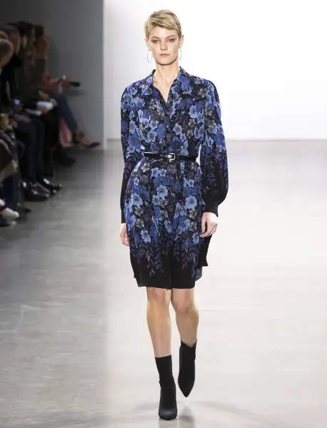 New York February 2019 Model Walks Runway Elie Tahari Fall — Stock Photo, Image