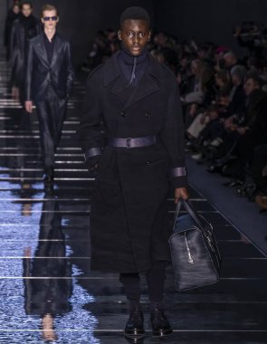 New York, New York - 13 Şubat 2019: manken patron sonbahar kış 2019 defile pist yürür