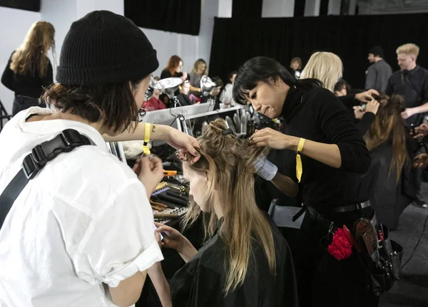 New York Febbraio 2019 Una Modella Prepara Backstage Sfilata Boss — Foto Stock