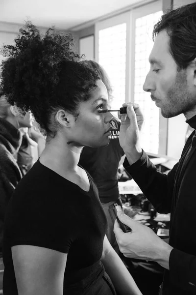 New York Februari 2019 Een Model Backstage Voorbereidt Voor Modeshow — Stockfoto