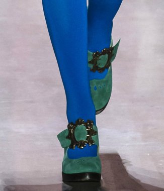 New York, New York - 11 Şubat 2019: bir model (ayakkabı detay) Anna Sui sonbahar kış 2019 defile pist yürür