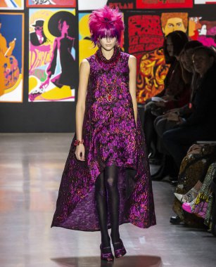 New York, New York - 11 Şubat 2019: Kaia Gerber Anna Sui sonbahar kış 2019 defile pist yürür