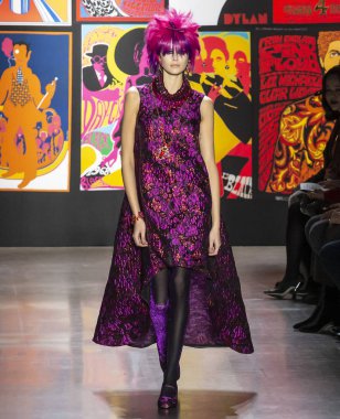 New York, New York - 11 Şubat 2019: Kaia Gerber Anna Sui sonbahar kış 2019 defile pist yürür