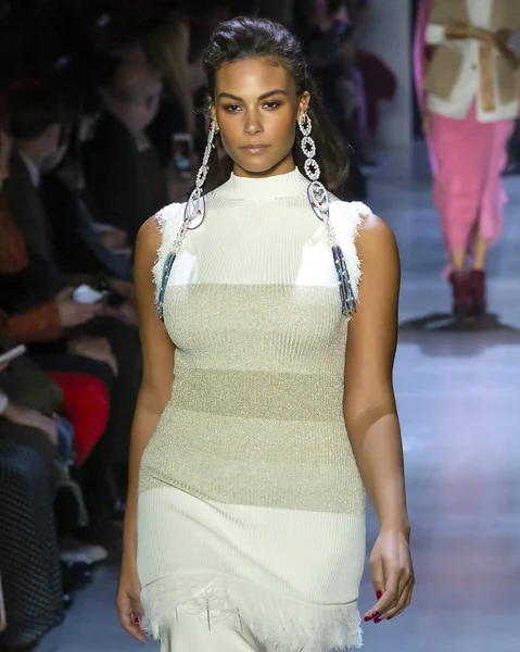 Prabal Gurung 2019 Otoño Winter Runway Show en la ciudad de Nueva York — Foto de Stock