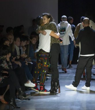 Prova Prabal Gurung 2019 sonbahar kış pist New York'ta göster