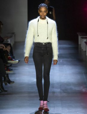 Prova Prabal Gurung 2019 sonbahar kış pist New York'ta göster