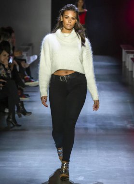 Prova Prabal Gurung 2019 sonbahar kış pist New York'ta göster