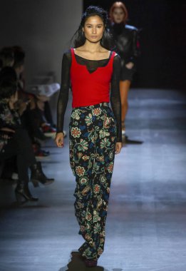Prova Prabal Gurung 2019 sonbahar kış pist New York'ta göster