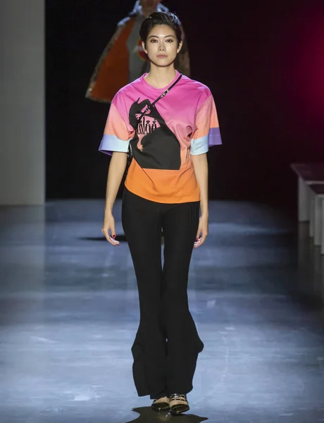 Repetitionen Shano Gurung 2019 hösten vintern Runway Show i New York — Stockfoto