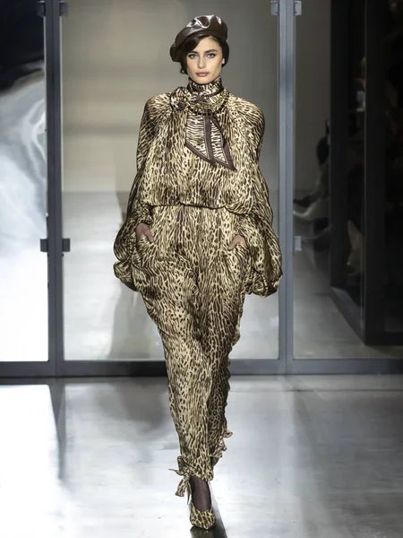 Zimmermann 2019 Fall Winter Runway Show em Nova York — Fotografia de Stock