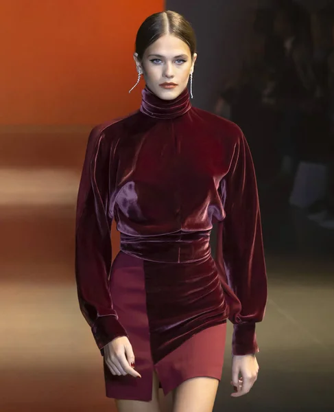 ニューヨーク市の Cushnie 2019 秋冬滑走路を見る — ストック写真