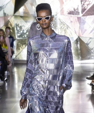 Christian Siriano 2019 sonbahar kış pist Haritayı New York City