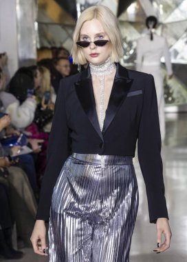 Christian Siriano 2019 sonbahar kış pist Haritayı New York City